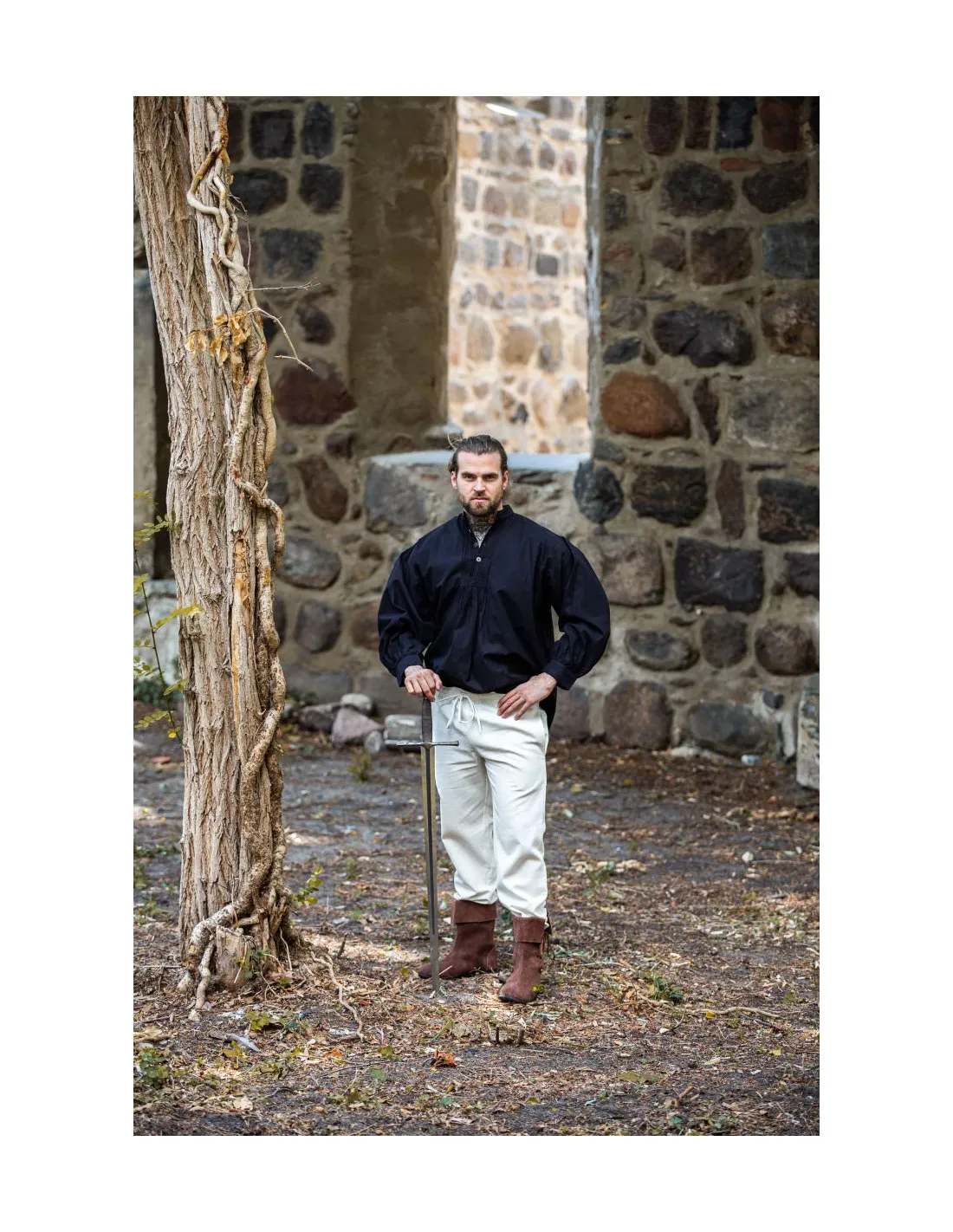Chemise médiévale large Oswald, couleur noire ⚔️ Boutique Épées