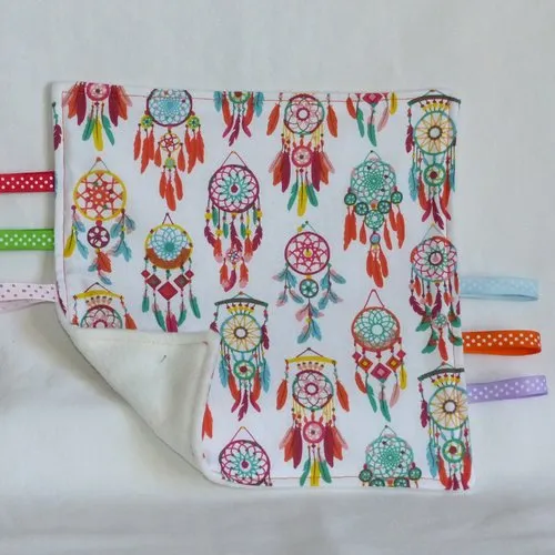 Doudou à étiquettes, doudou attrape-rêves, cadeau naissance