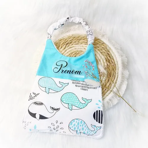 Joli bavoir élastique / maternelle baleines