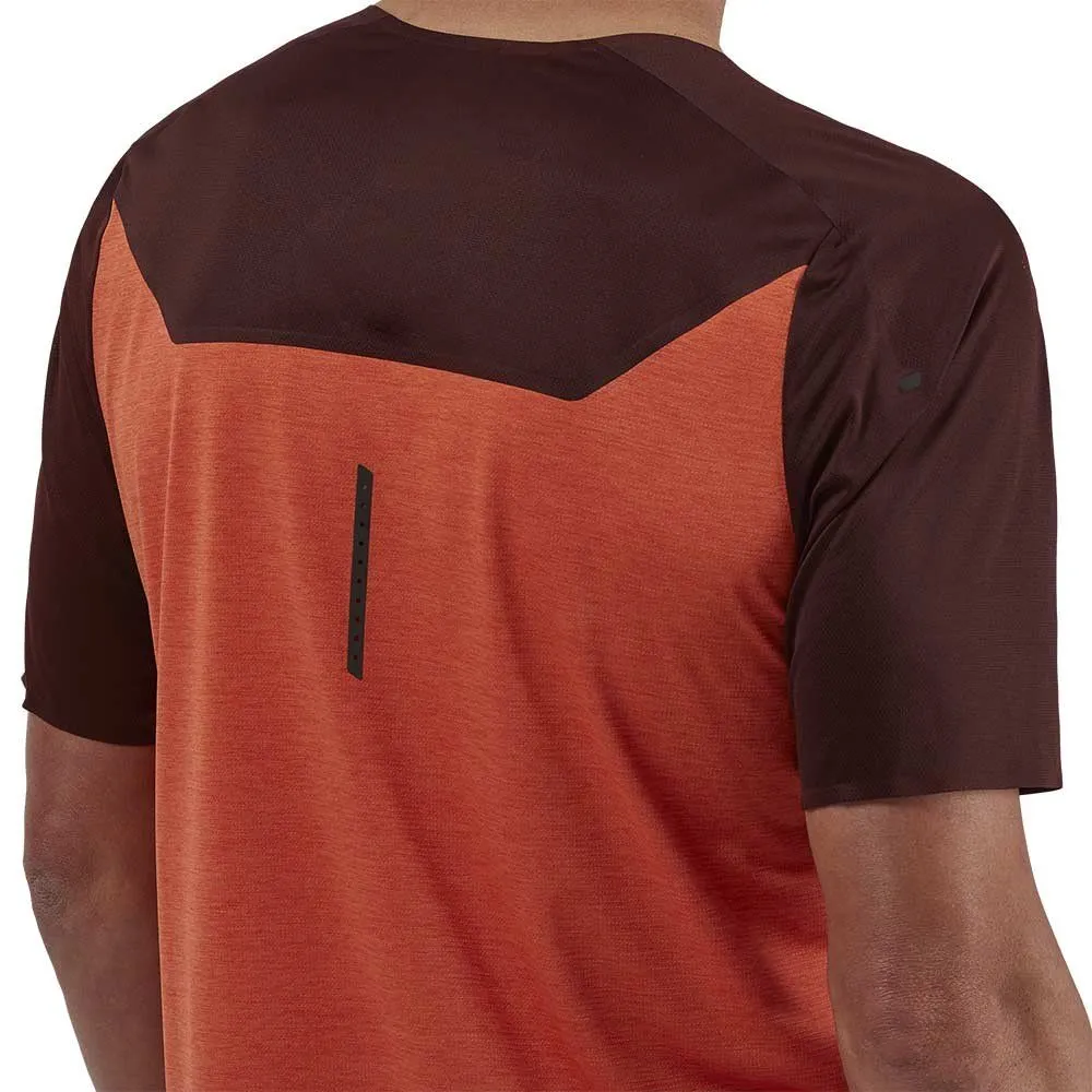 Vêtements de sport On Running Homme | Tee-shirt de course technique On Running Performance-T Mulberry|Spice pour homme | 102.002